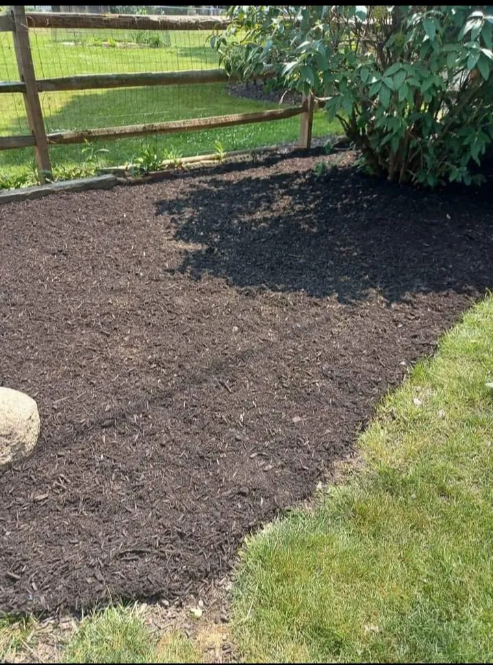 Expert landscape design for beautiful yards in Findlay, OH by H&D LANDSCAPING