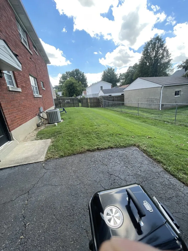 Local yard cleanup service for beautiful yards in Worthington Hills, KY by Hda lawn service