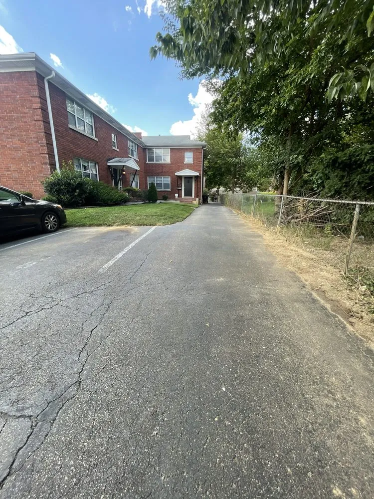 Affordable yard cleanup service in Worthington Hills, KY by Hda lawn service