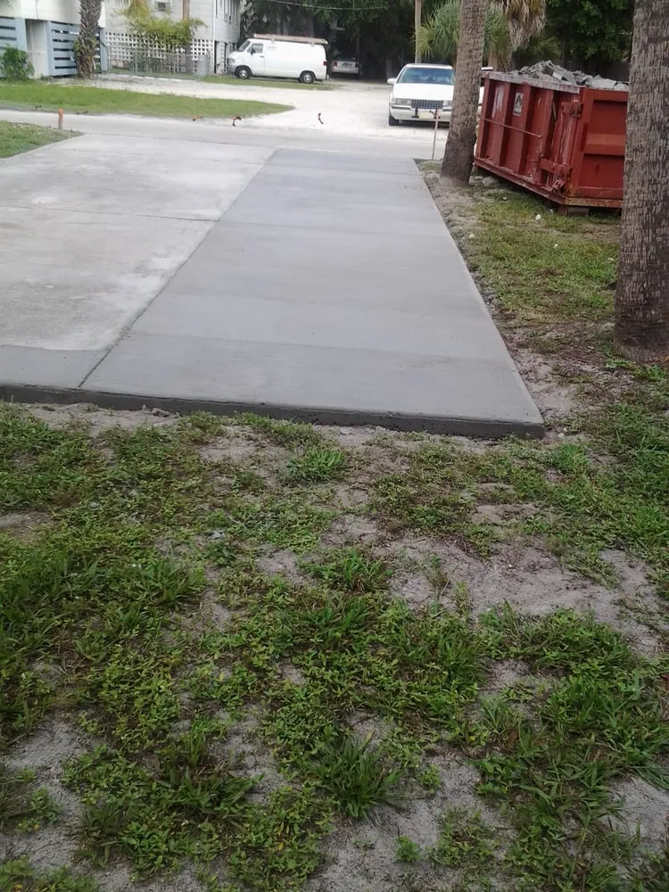 Affordable yard maintenance for year-round maintenance in Lehigh Acres, FL by Hdez Multi Sevices Inc