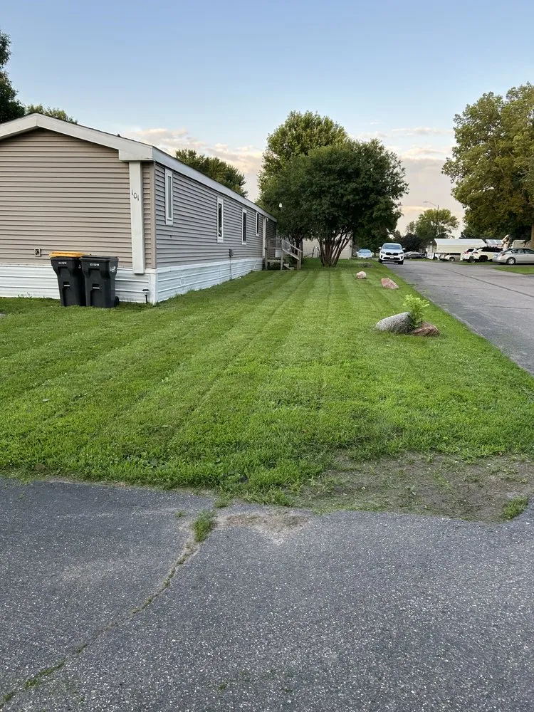 Affordable yard maintenance in Saint Peter, MN by HDZ lawncare