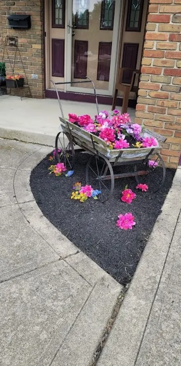 Expert lawn care service with custom design in Columbus, OH by H&E Lawncare Service