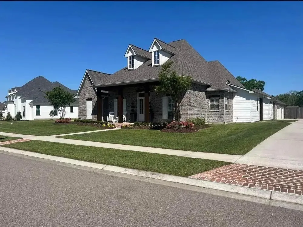 Professional residential landscaping in Columbus, OH - H&E Lawncare Service