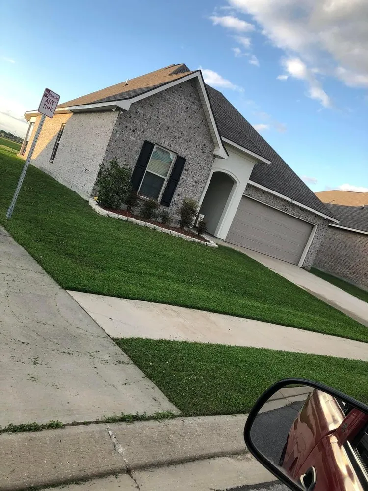 Top-rated yard cleanup service in Youngsville, LA by H&E Lawncare Services