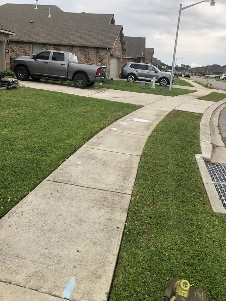 Trusted lawn mowing service for outdoor upgrades in Youngsville, LA by H&E Lawncare Services