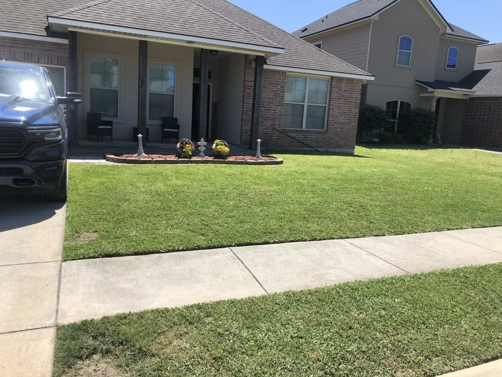 Affordable garden landscaping in Youngsville, LA - H&E Lawncare Services