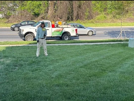 Healthy Lawn Services Logo