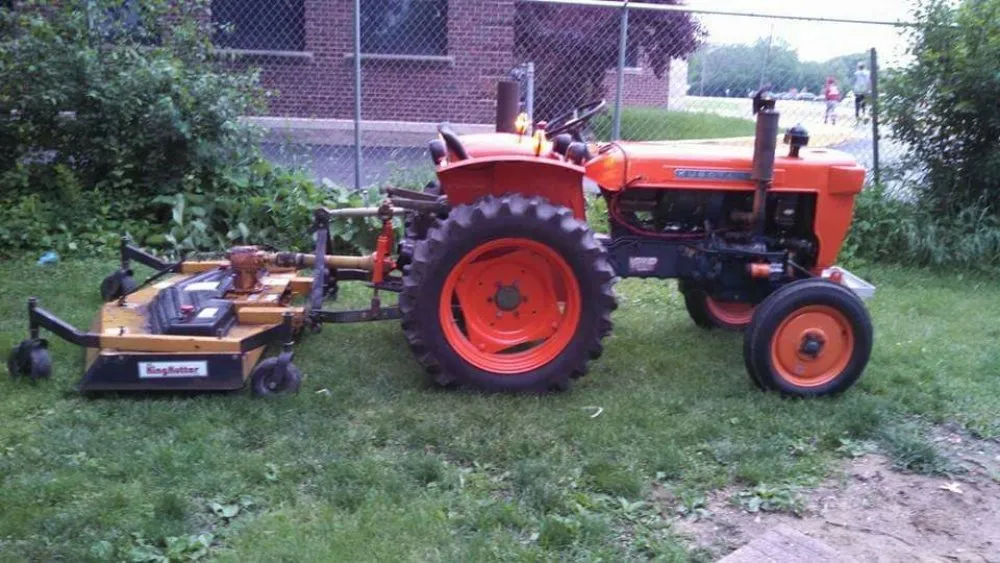 Custom lawn mowing service in Oak Forest, IL by Heartland Pro Lawn Services