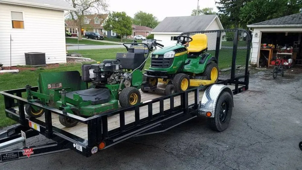 Expert yard maintenance for residential properties in Oak Forest, IL by Heartland Pro Lawn Services