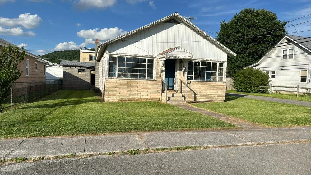 Affordable landscape design in Rainelle, WV - Heathen Lawn Care