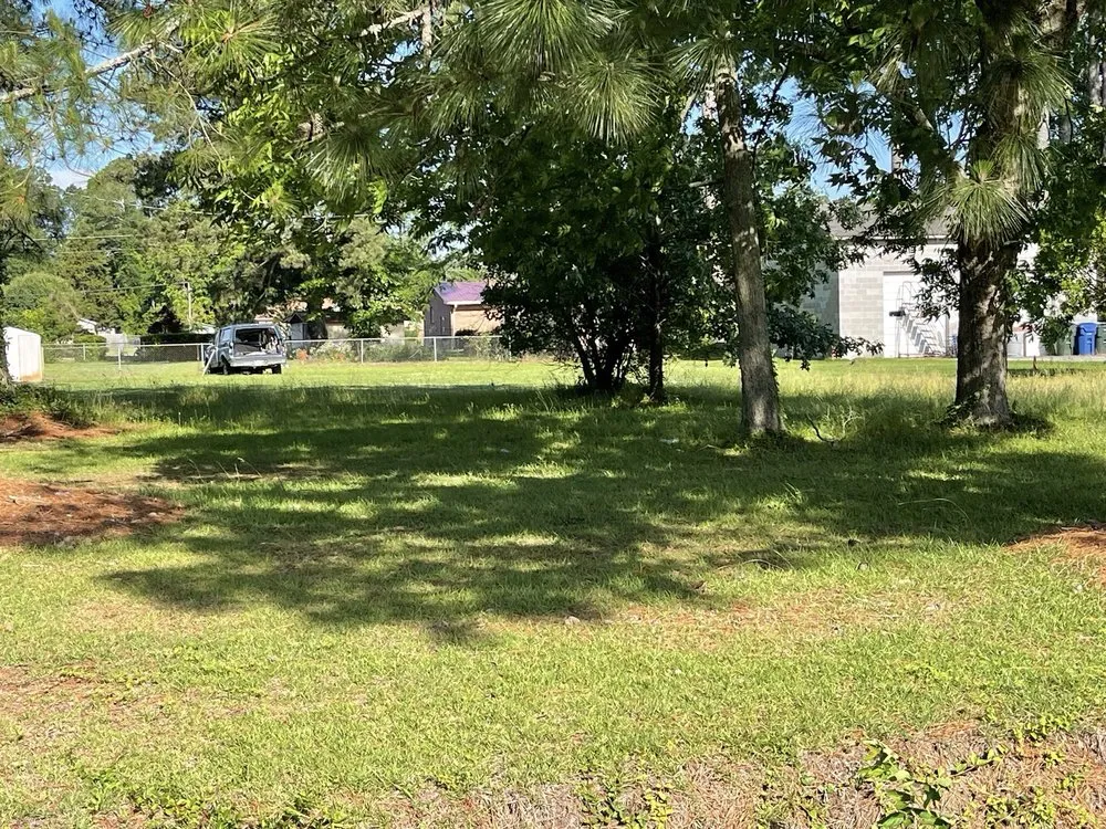 Top-rated landscaping services experts serving Kinston, NC - Heavenly Cuts Yard Service