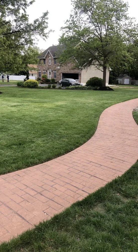 Expert lawn care service in Jonesboro, GA by Heavenly Green Pasture Lawn Service