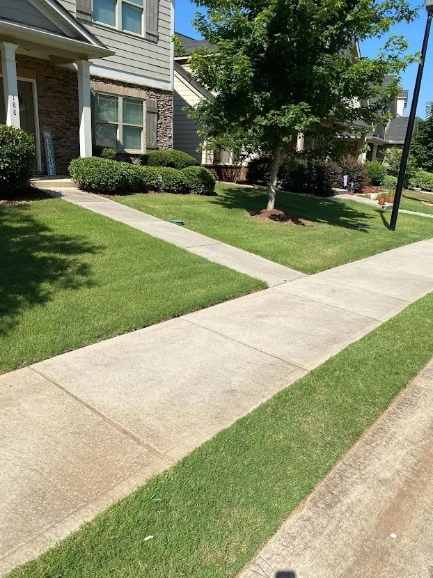 Custom lawn care service experts serving Jonesboro, GA - Heavenly Green Pasture Lawn Service