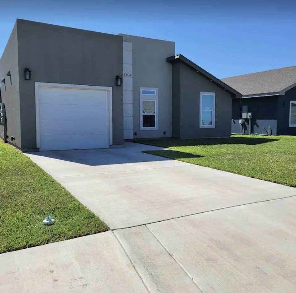 Top-rated yard cleanup service in Combes, TX by Heavenly Lawn Care