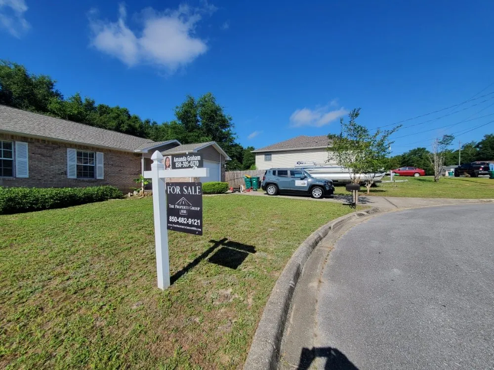 Expert yard maintenance experts serving Navarre, FL - Heavenly Lawn Services