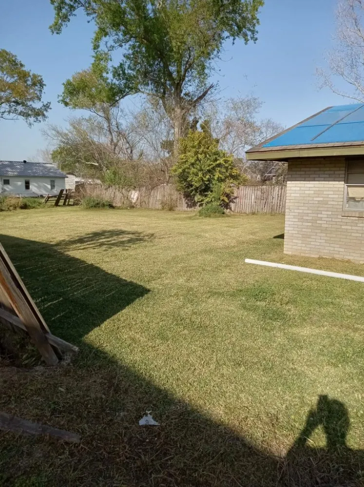 Affordable lawn mowing service experts serving Sulphur, LA - Heavenly Lawns & Landscaping