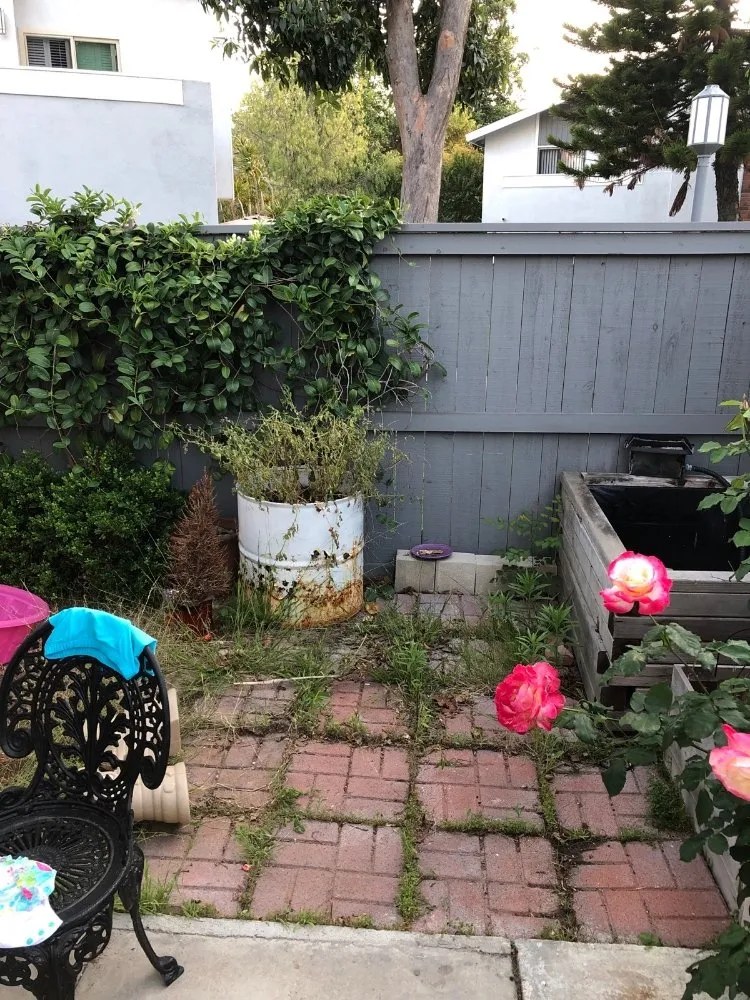 Trusted lawn mowing service for residential properties in Costa Mesa, CA by Heavenly's Lawn Care