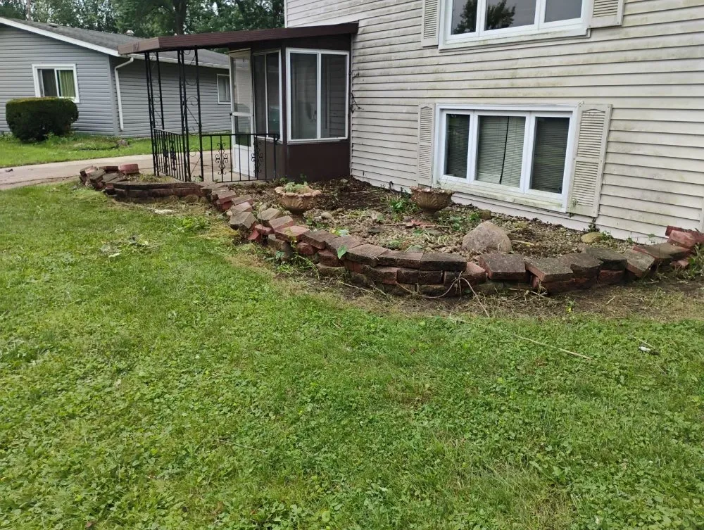 Professional garden landscaping experts serving Merrillville, IN - Heaven's L&L