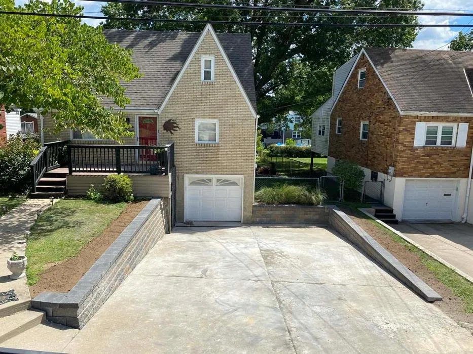 Trusted lawn mowing service experts serving Donora, PA - Heavy Weight Builders