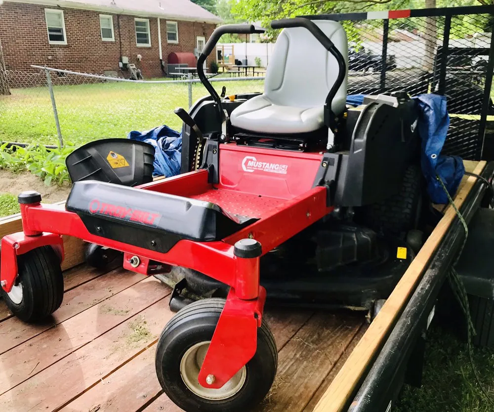 Local yard cleanup service for beautiful yards in Richmond, VA by Hector