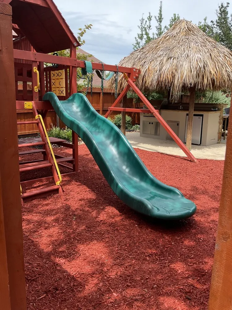 Reliable lawn care service experts serving Houston, TX - Hector's Landscaping