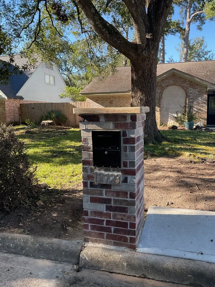 Professional yard maintenance experts serving Houston, TX - Hector's Landscaping