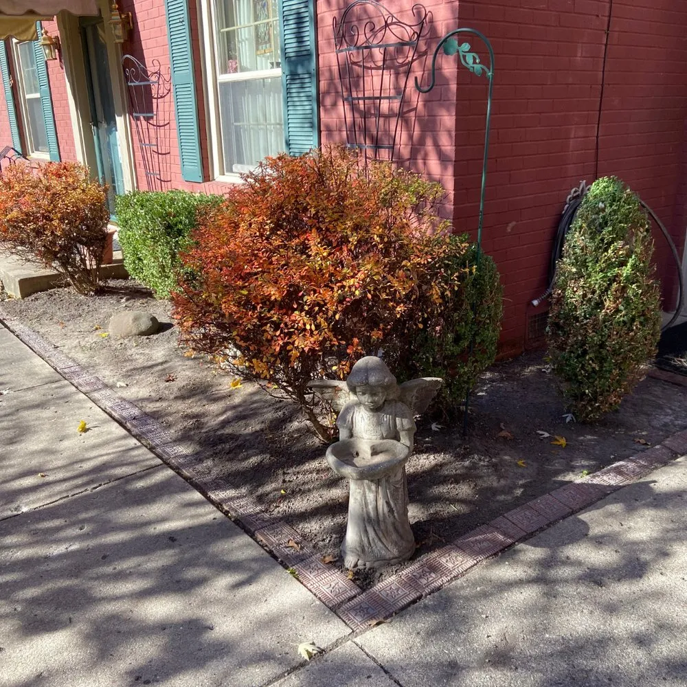 Expert garden landscaping experts serving Anderson, IN - HedgeWorx Landscaping