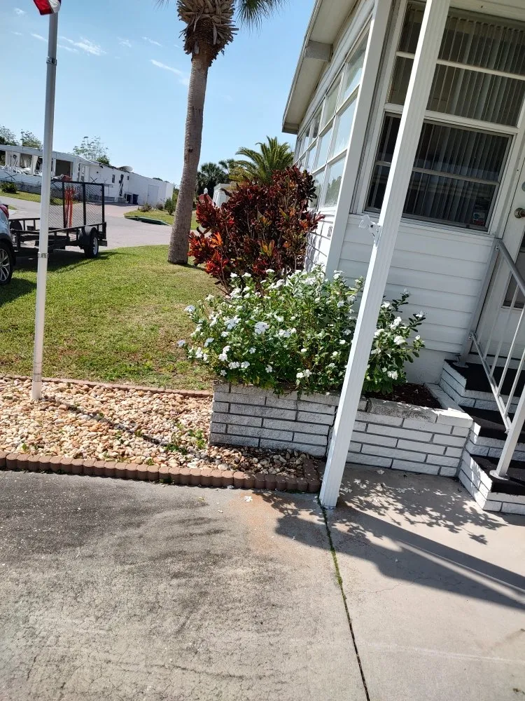 Reliable landscaping services for residential properties in Bradenton, FL by Hedgez Plus+
