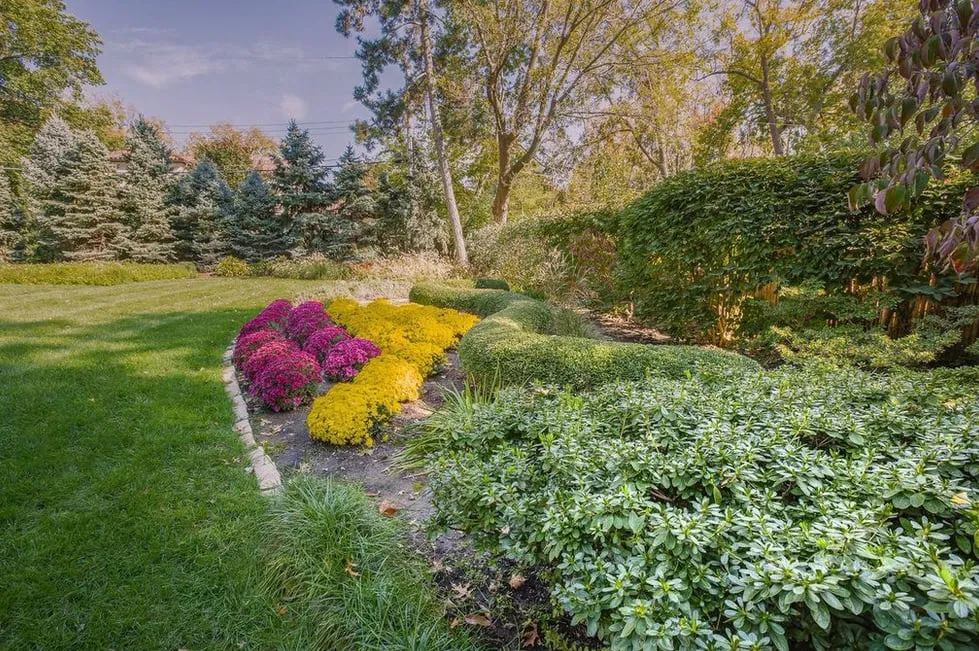Professional residential landscaping experts serving Kansas City, KS - Heinen Landscape & Irrigation L C