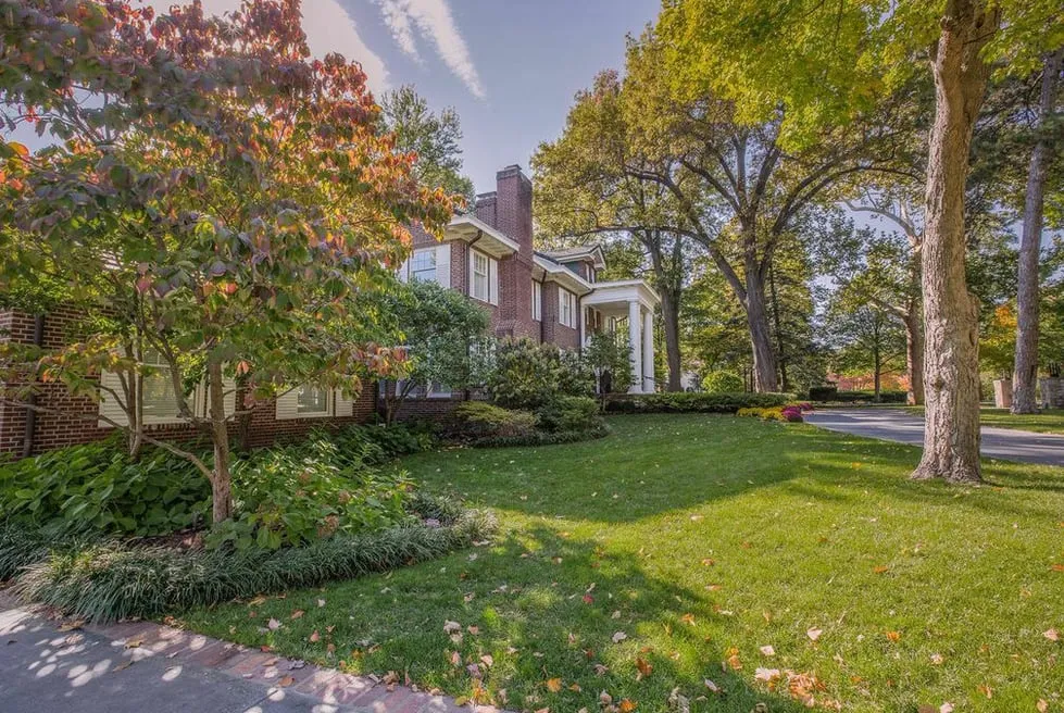 Reliable lawn care service in Kansas City, KS by Heinen Landscape & Irrigation L C