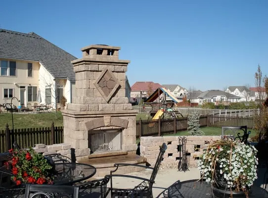 Heinen Landscape & Irrigation L C Logo