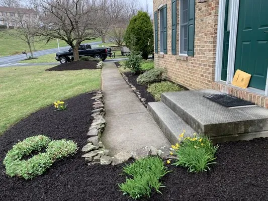 Heisler’s Landscaping Specialists Logo