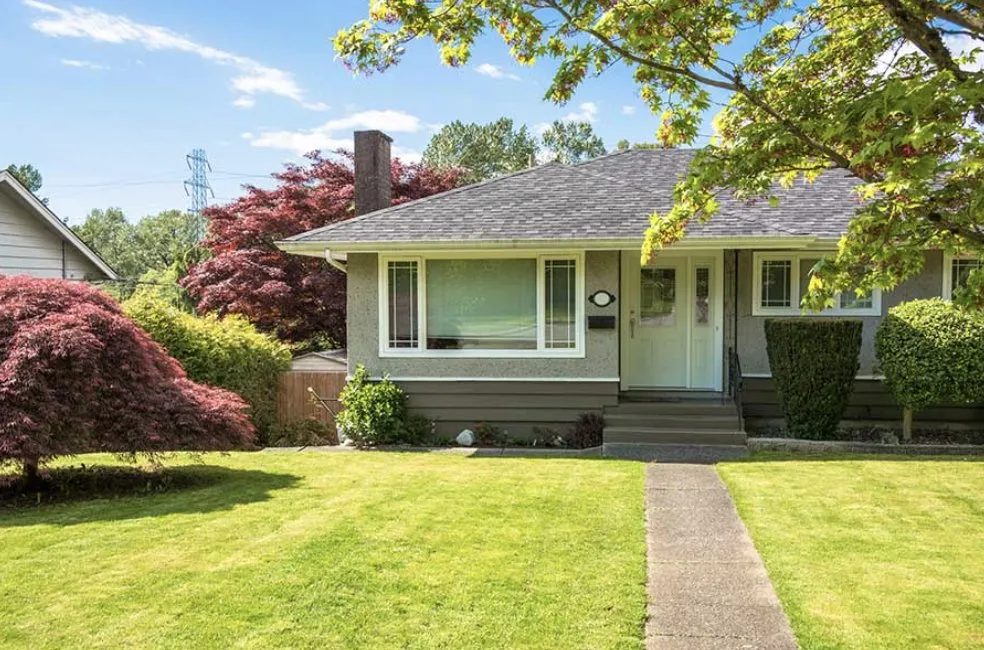 Custom landscape installation experts serving Imperial, MO - Heller's Land, Lawn, Building Maintenance