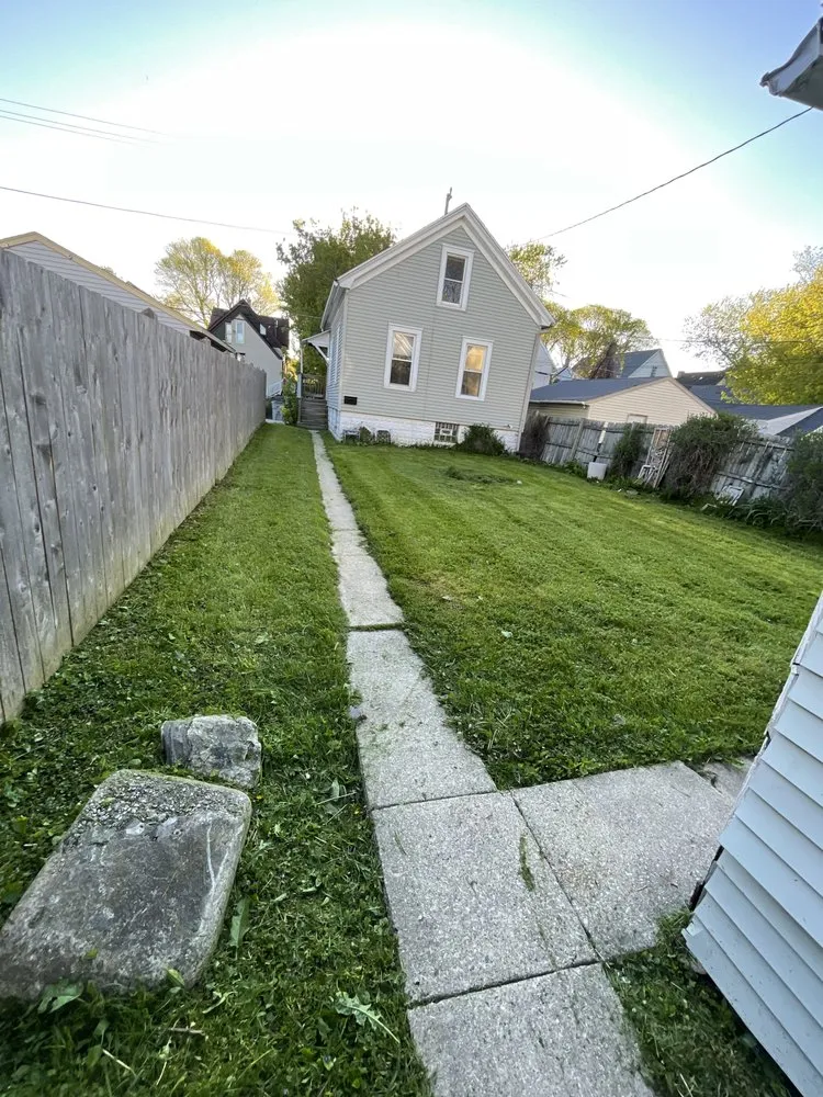 Reliable outdoor landscaping in Milwaukee, WI by Hello who’s Hauling