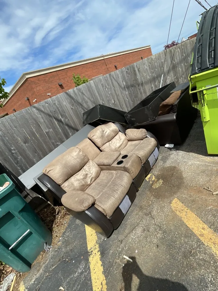 Professional lawn care service near you in Milwaukee, WI by Hello who’s Hauling