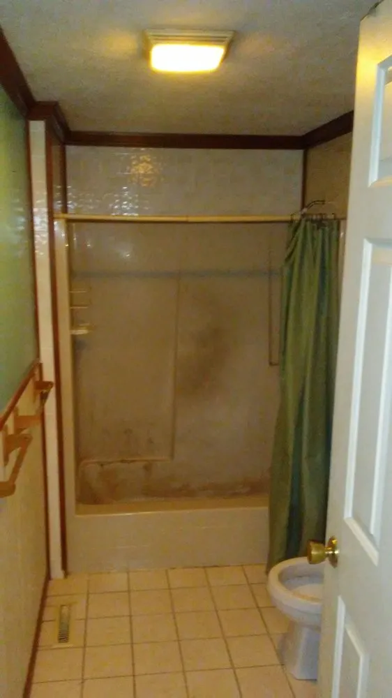 Expert lawn care service experts serving Elyria, OH - Helping Hands All Season Services