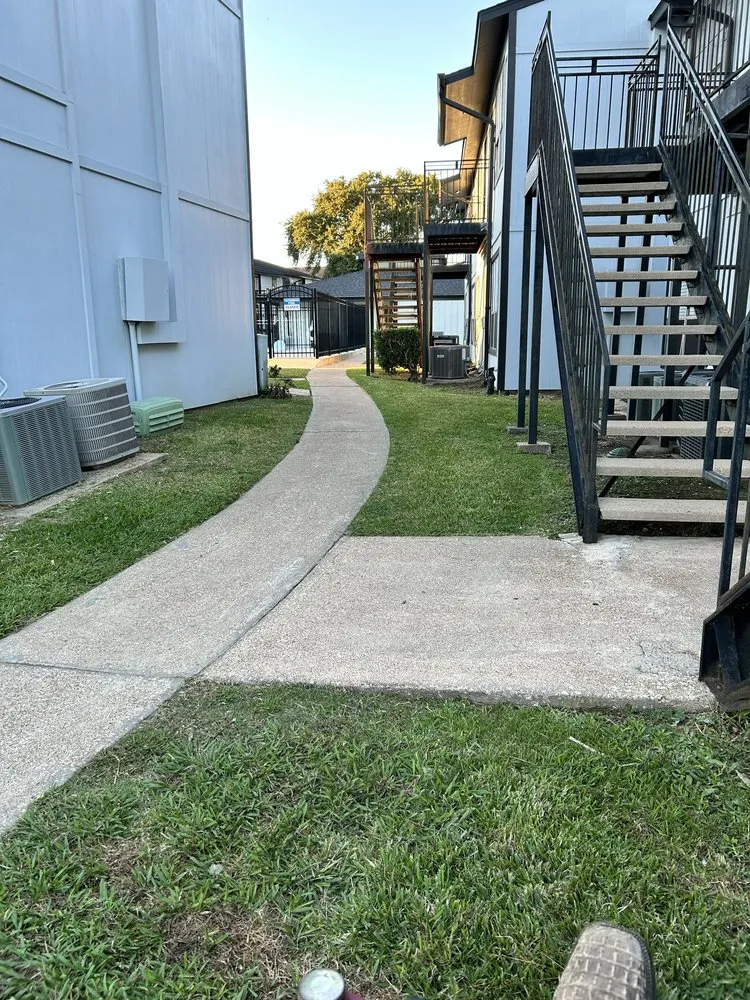 Top-rated lawn care service for outdoor upgrades across Diboll, TX - Helping Hands