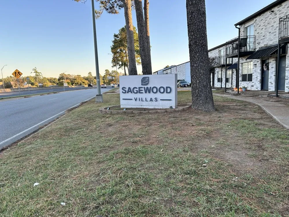 Expert outdoor landscaping in Diboll, TX - Helping Hands