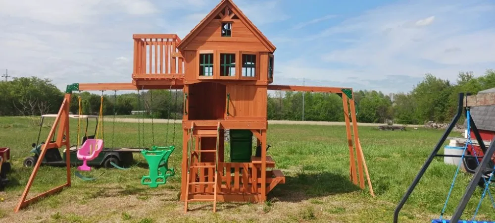 Local lawn care service in Flintville, TN by Helping Hands Home Improvement