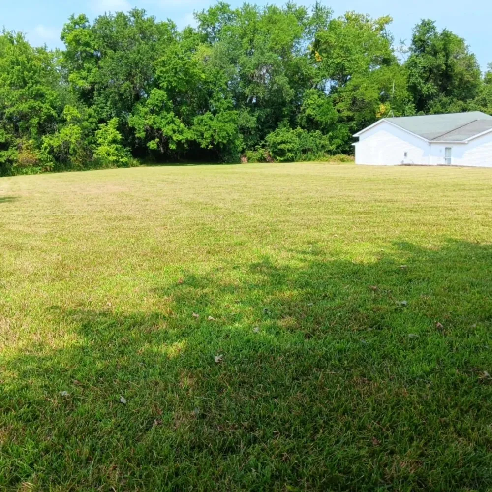 Expert yard maintenance experts serving Solsberry, IN - Helping Hands Lawn and Landscape