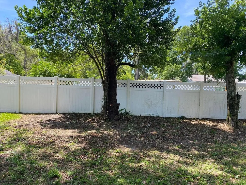 Local yard maintenance in Auburndale, FL by Helping Hands Lawn Service