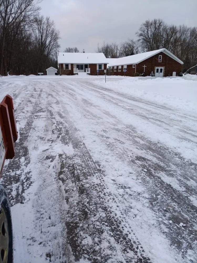 Custom yard maintenance in Ashtabula, OH by Helping Hands Property Maintenance