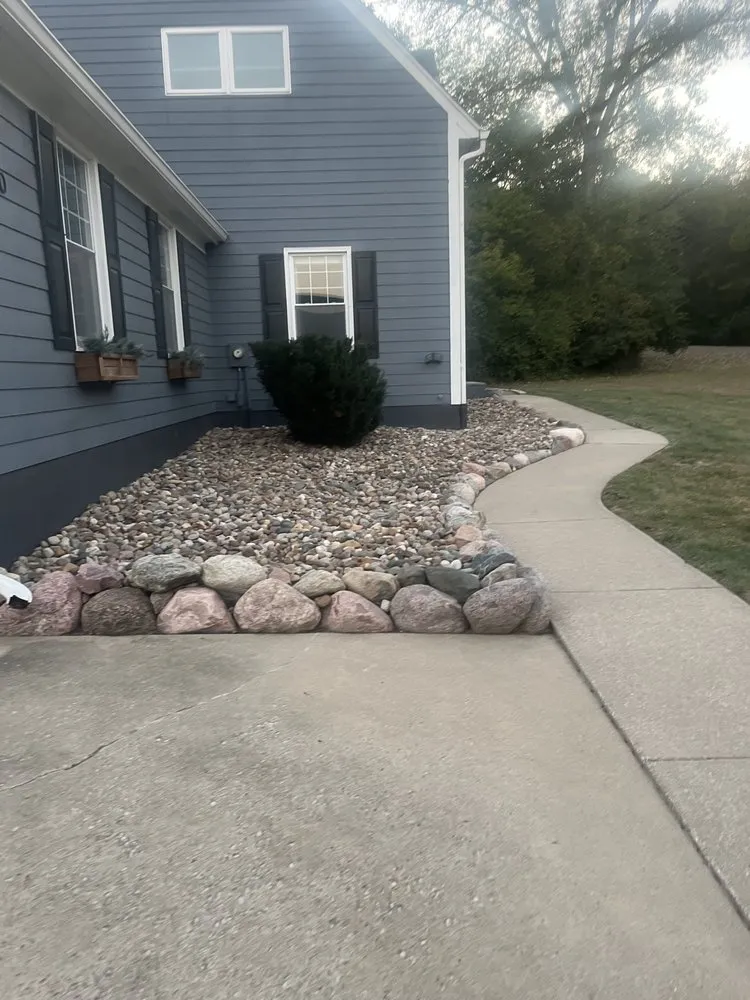 Local landscape installation in Des Moines, IA - Hemphill's Lawn And Landscape