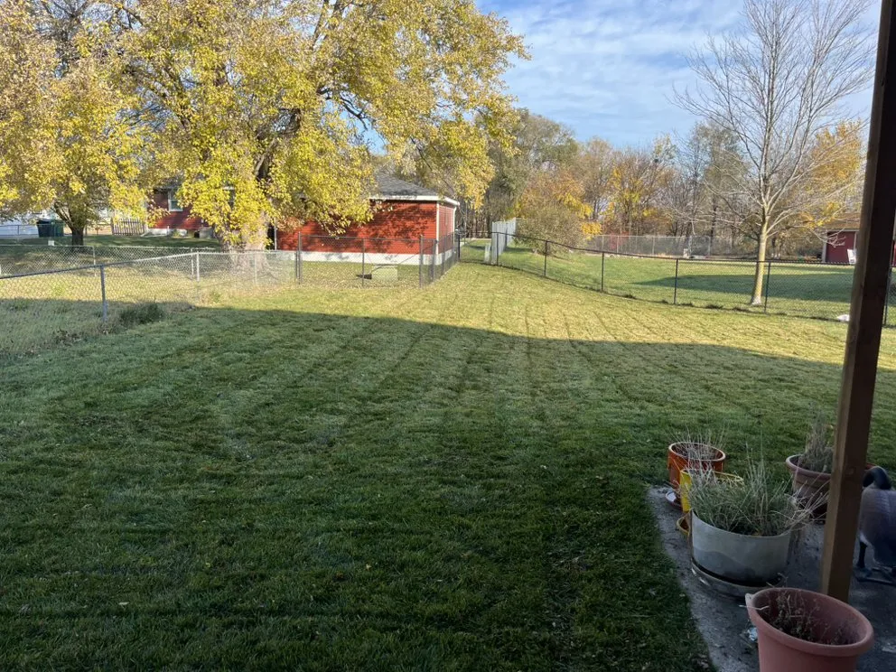 Professional lawn mowing service experts serving Des Moines, IA - Hemphill's Lawn And Landscape