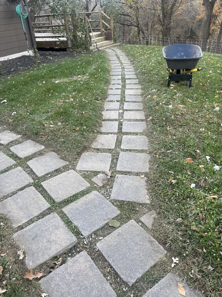 Professional landscaping services experts serving Des Moines, IA - Hemphill's Lawn And Landscape