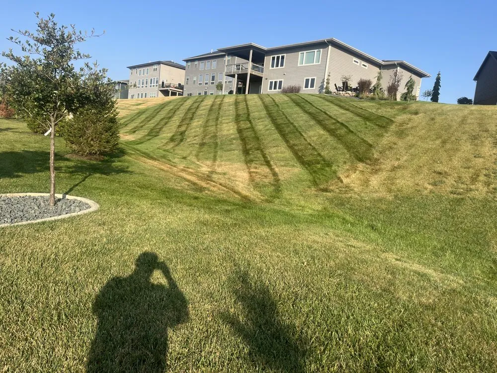 Custom outdoor landscaping experts serving Des Moines, IA - Hemphill's Lawn And Landscape