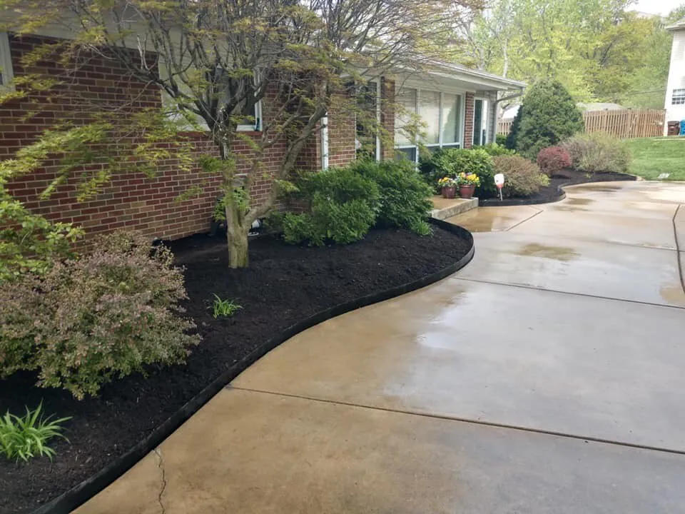 Expert lawn care service experts serving Manchester, MO - Hendel Lawncare