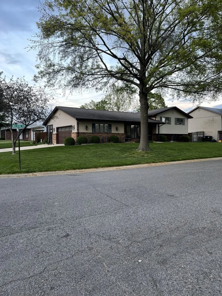 Trusted yard maintenance with custom design across Columbia, IL - Henderson Lawn Care