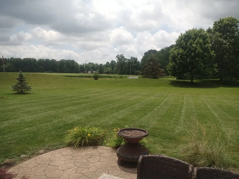 Reliable yard maintenance in Elyria, OH by Hendricks Mowing