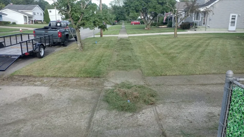 Custom lawn mowing service in Elyria, OH by Hendricks Mowing